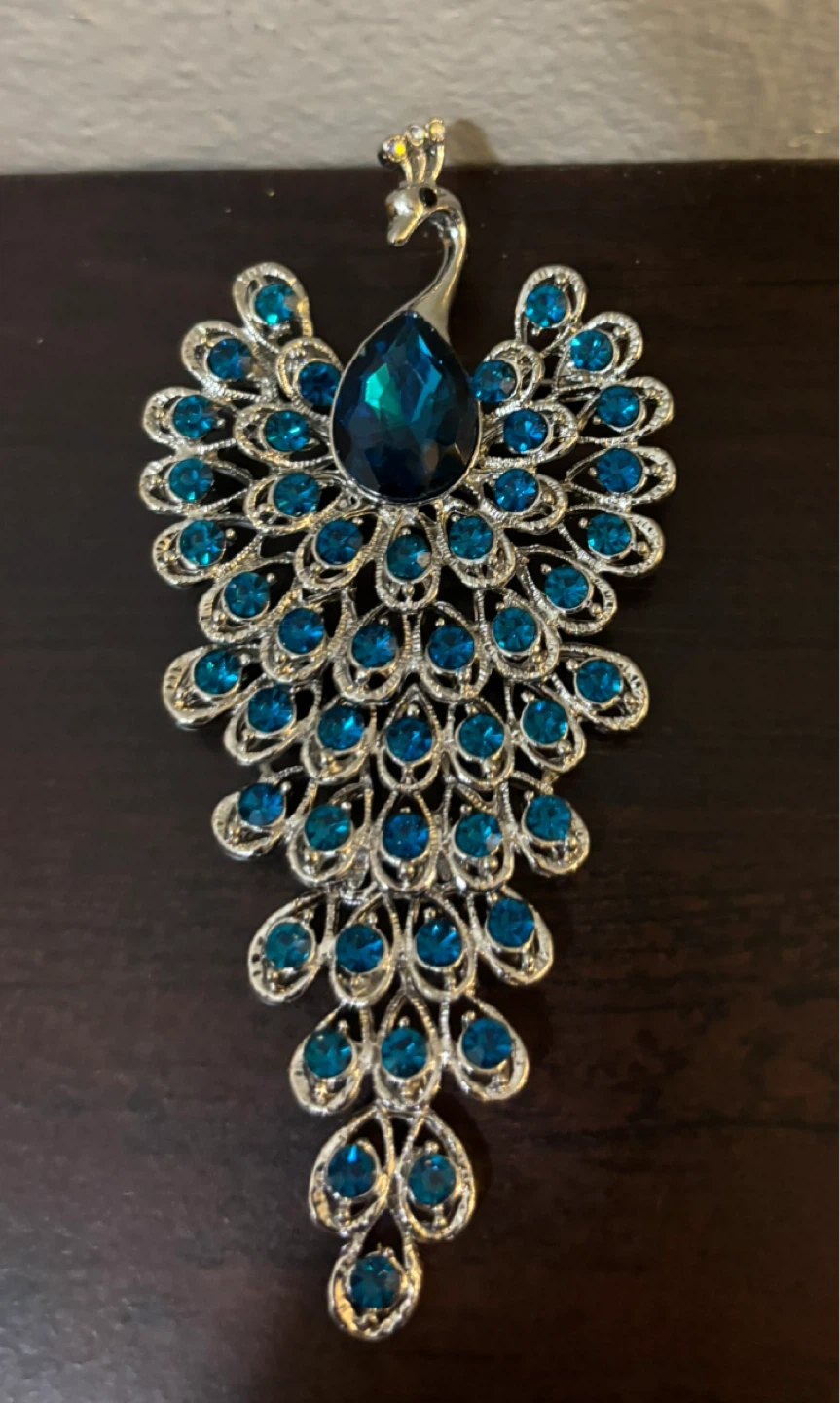 BRAND NEW-Peacock Brooch with Blue Rhinestones