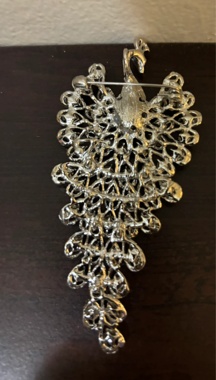 BRAND NEW-Peacock Brooch with Blue Rhinestones - photo 2