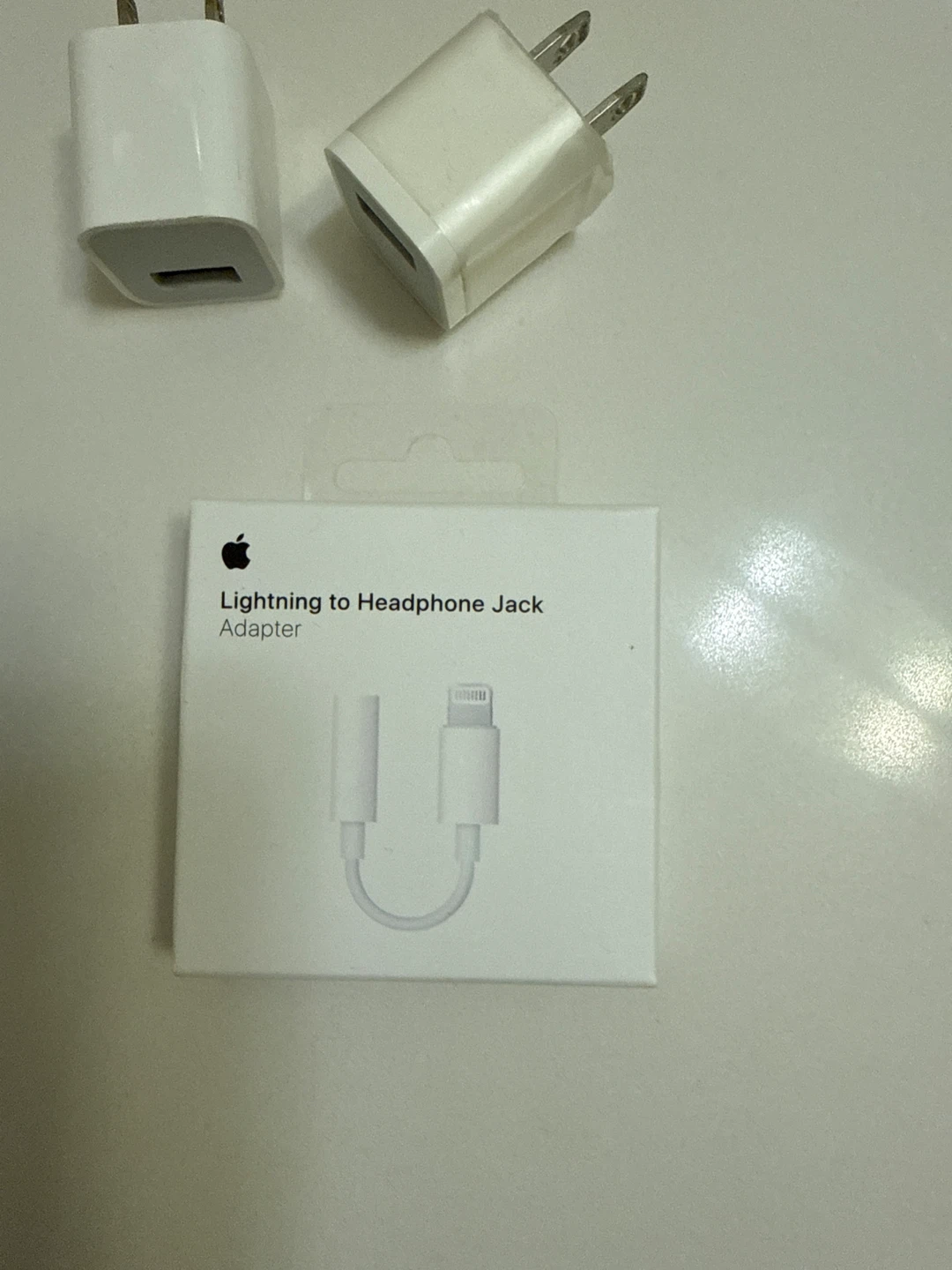 Apple Lightning to 3.5 mm Headphone Jack Adapter - photo 2