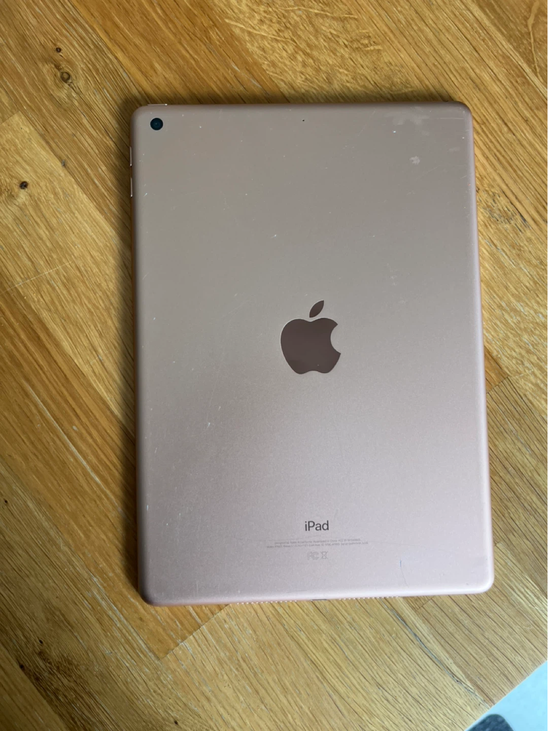 Rose Gold iPad 6th Gen 32G Wifi - photo 3