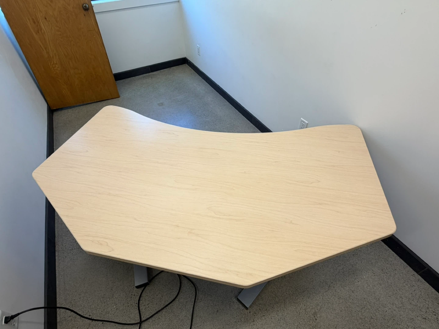 Ergonomic Desk - Adjustable Height - photo 2