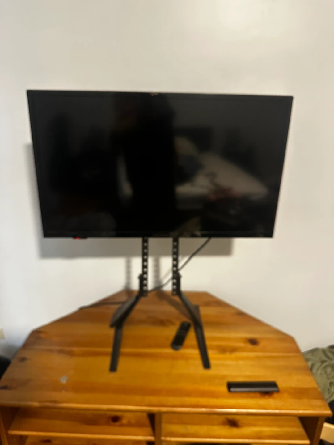 33 Inch Amazon Fire TV with Stand & Remote