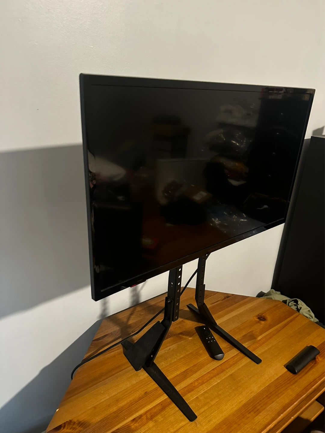 33 Inch Amazon Fire TV with Stand & Remote - photo 2