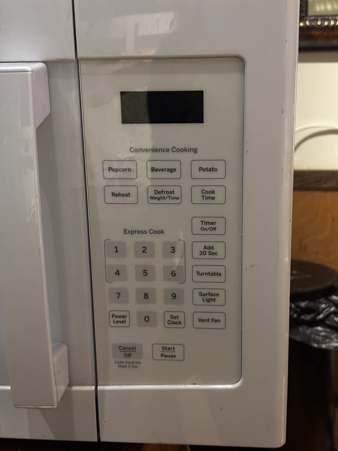 White GE Microwave Oven - photo 2