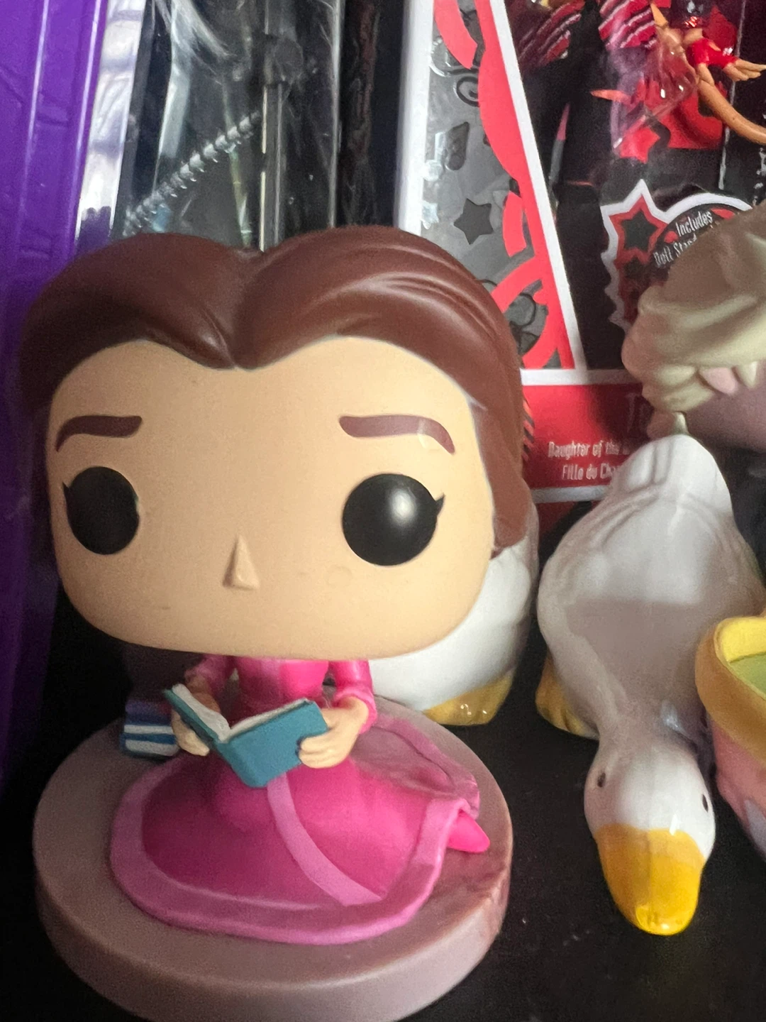 Funko Pop! Disney Belle Holding Book ⚽