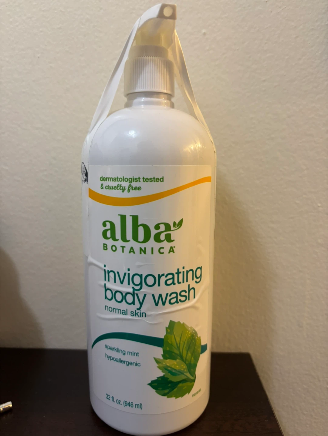 NEW-LARGE Alba Botanica Invigorating Body Wash