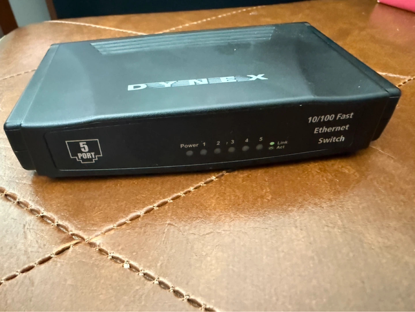 Dynex 5-Port 10/100 Fast Ethernet Switch - photo 2