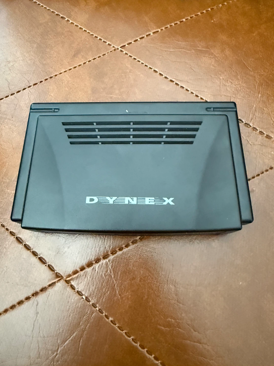 Dynex 5-Port 10/100 Fast Ethernet Switch - photo 3