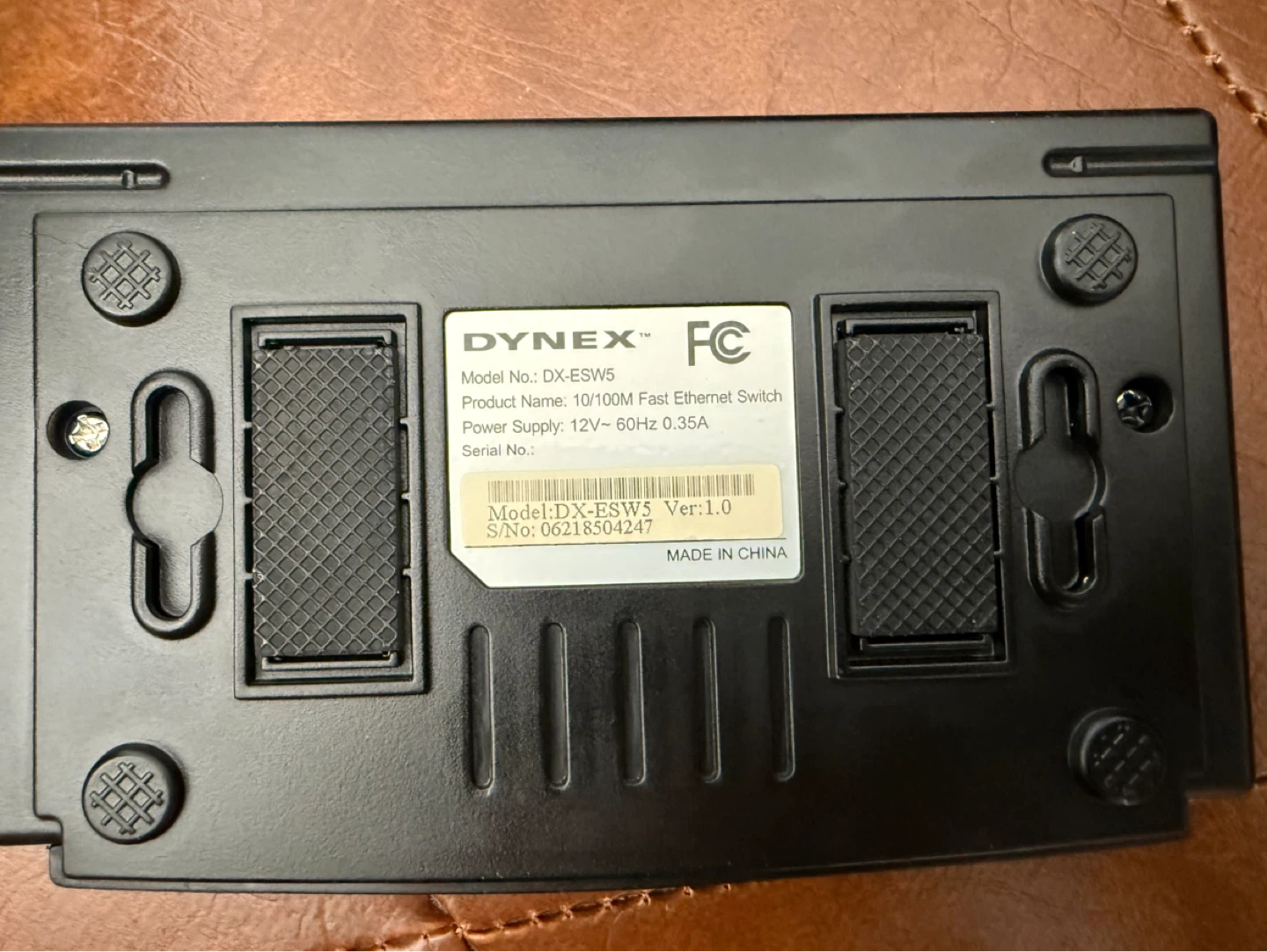 Dynex 5-Port 10/100 Fast Ethernet Switch - photo 4