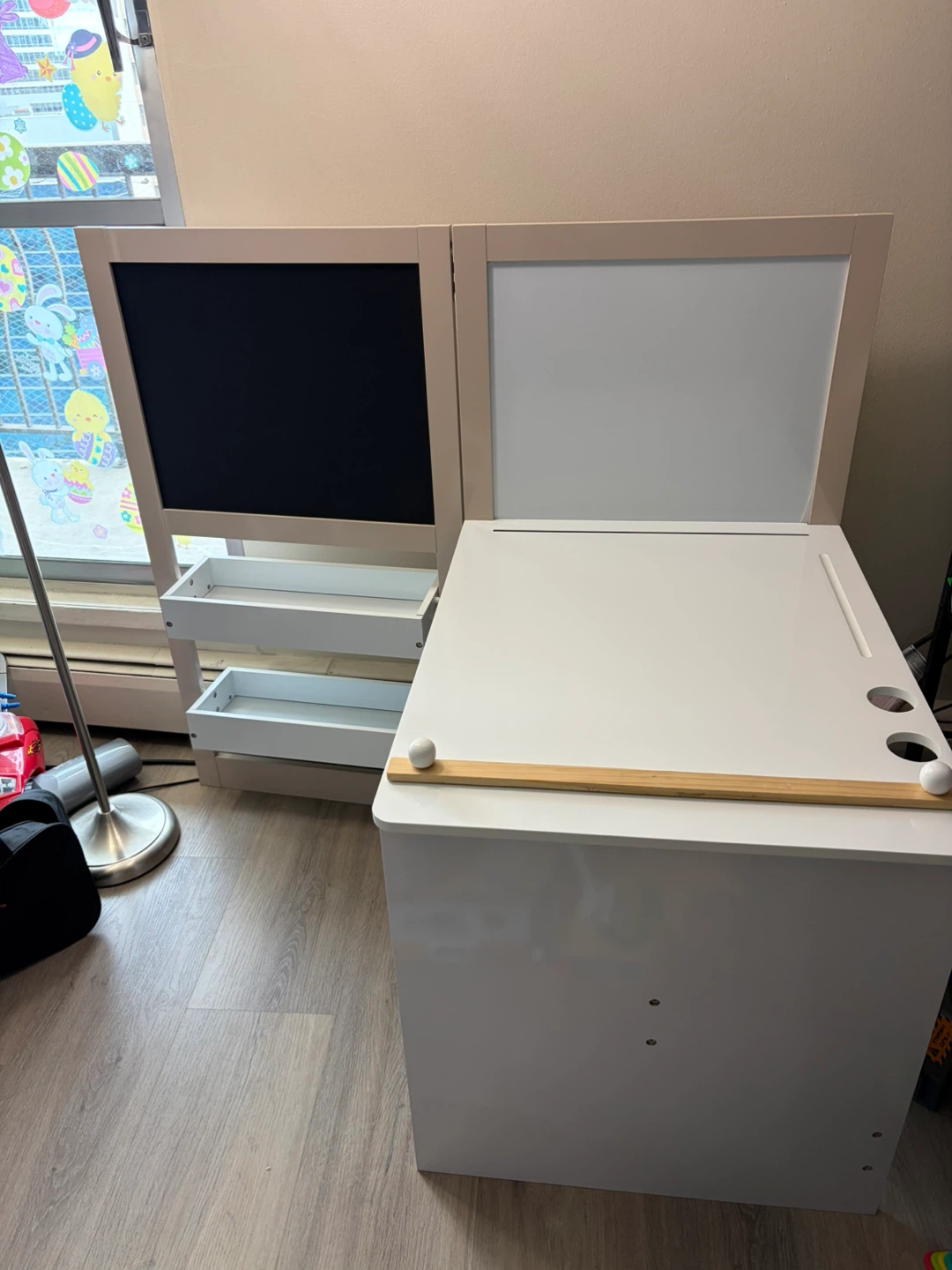 Qaba Kids Table & Chair Set with Easel – Moving Sale! ⚽️ - photo 2