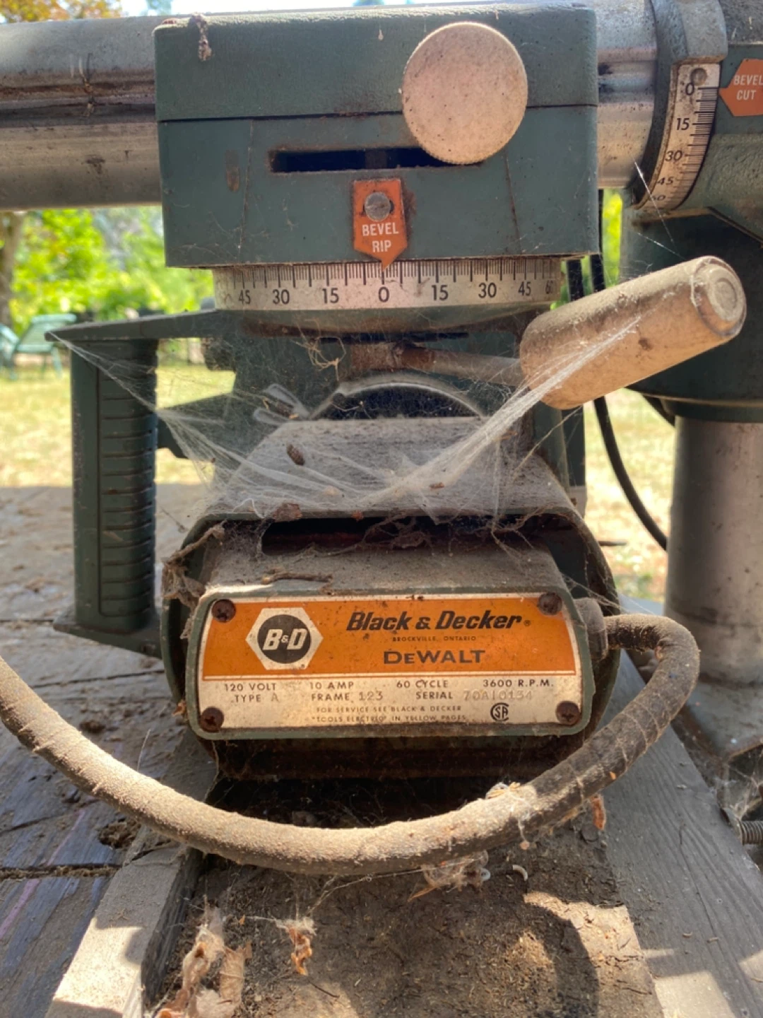 Black & Decker DEWALT Radial Arm Saw