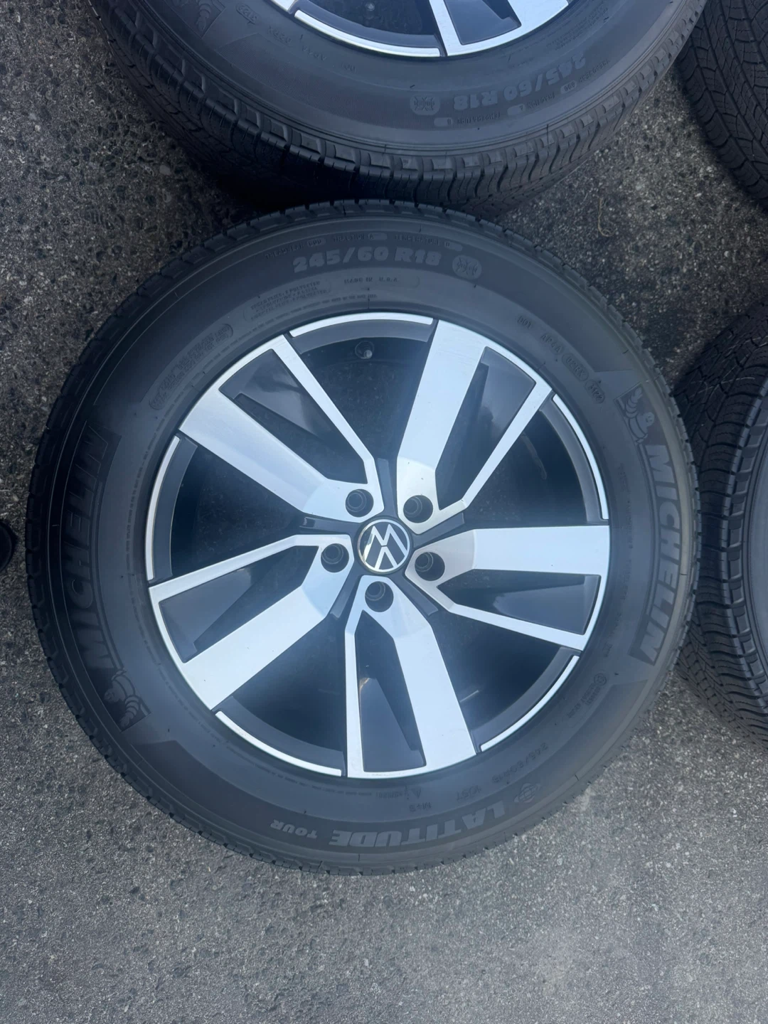 Volkswagen Atlas OEM rims on Michelin all season tires - photo 2