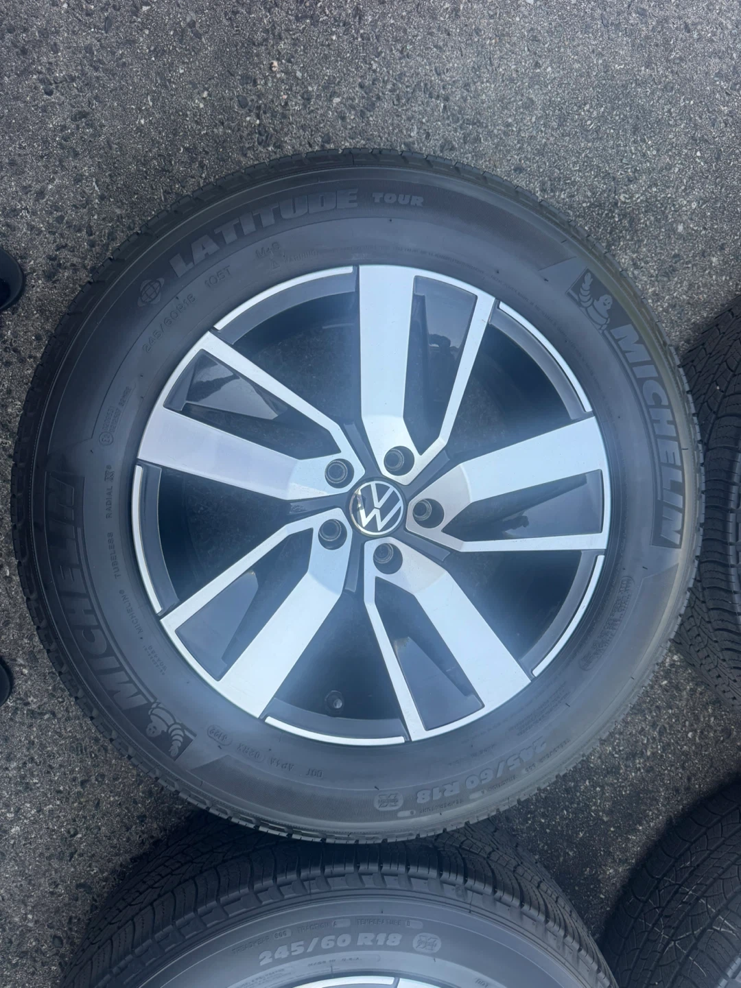 Volkswagen Atlas OEM rims on Michelin all season tires - photo 3
