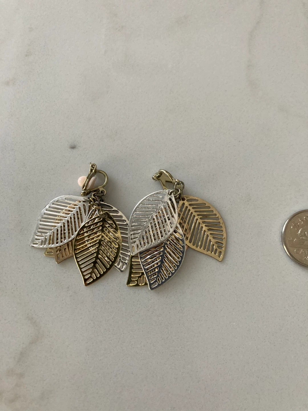 ⚽️Leaf Dangle Clip-On Earrings - Gold and Silver Tone