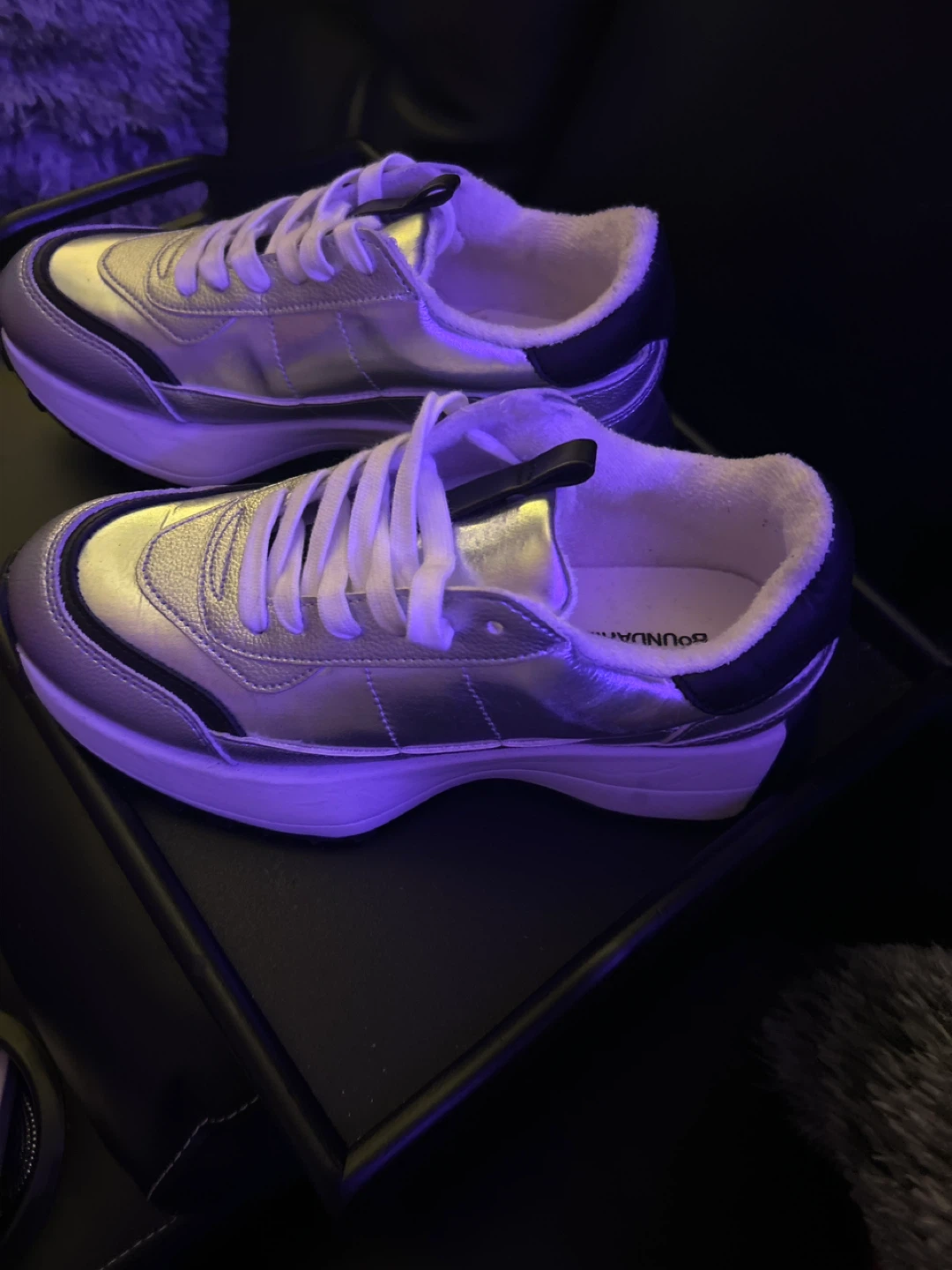 No Boundaries Women's Silver Sneakers