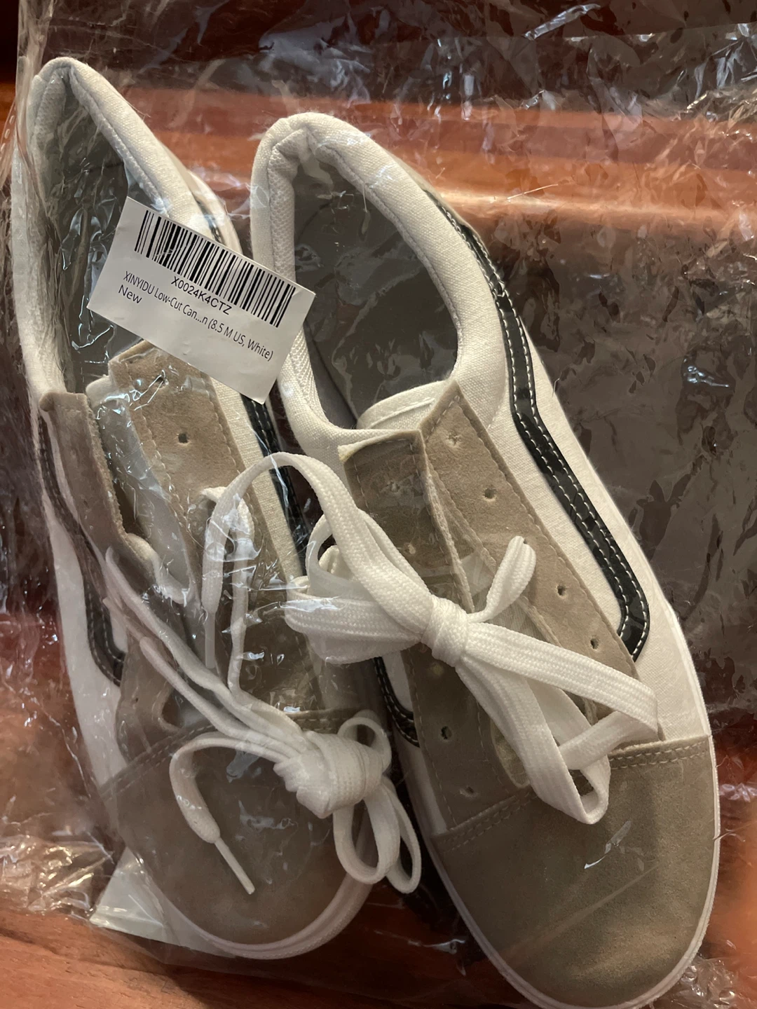 NEW White and Tan Low-Cut Sneakers ⚽