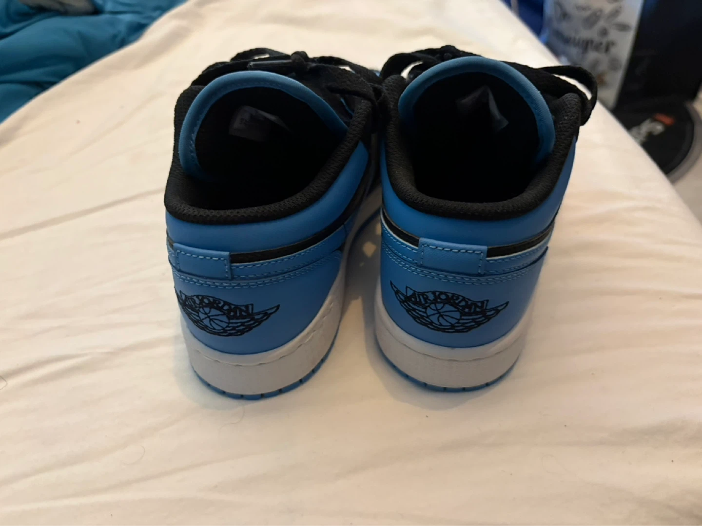 Bottes de sport Air Jordan 1 Low bleues et noires - photo 3