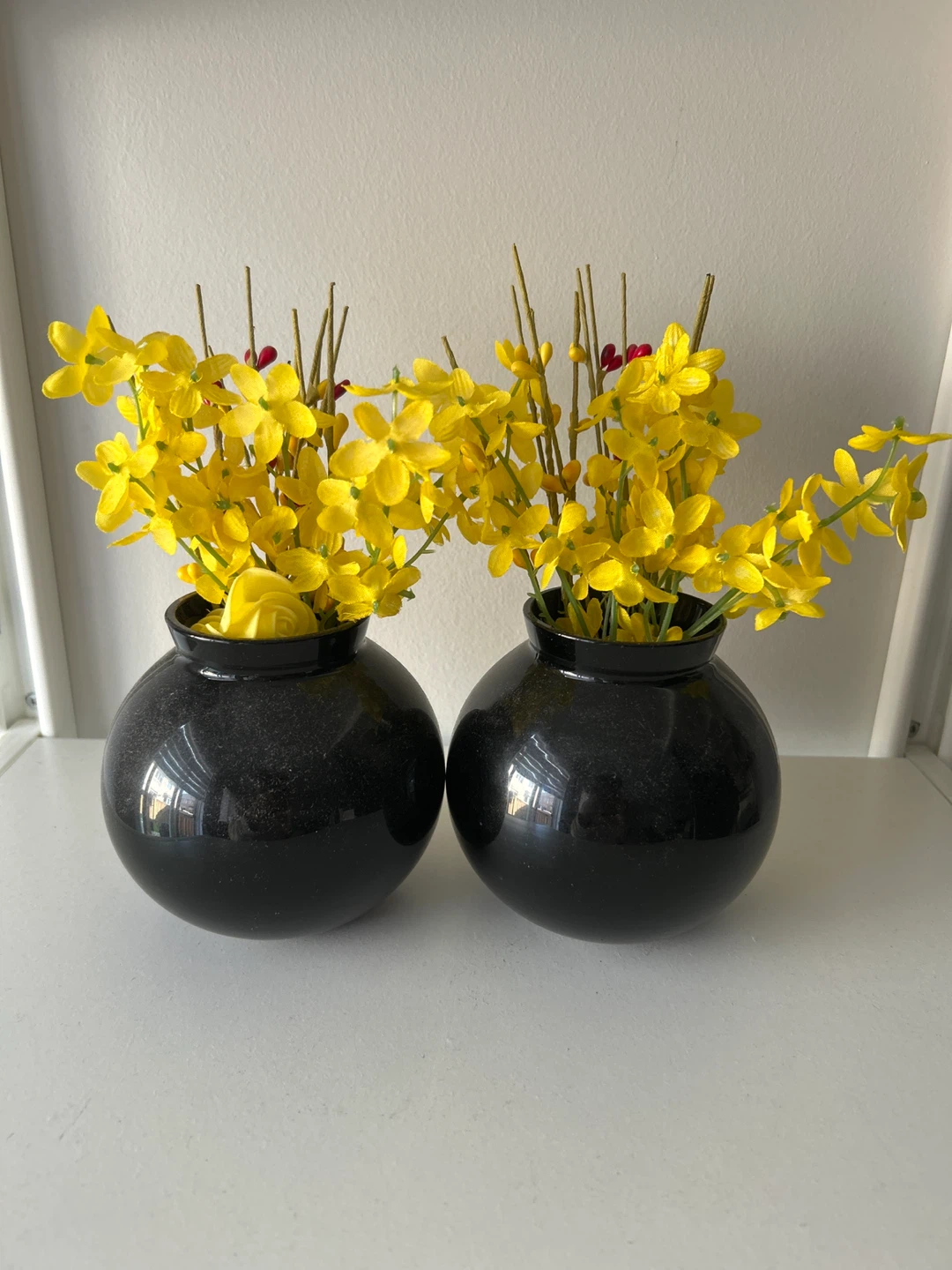 Set of 2 Black Round Vases Flowers ⚽