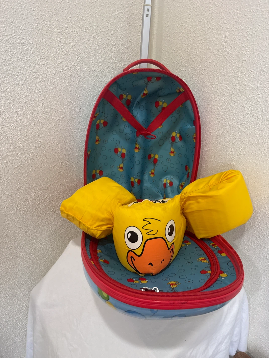 Winnie the Pooh Up, Up and Away Rolling Suitcase - photo 2
