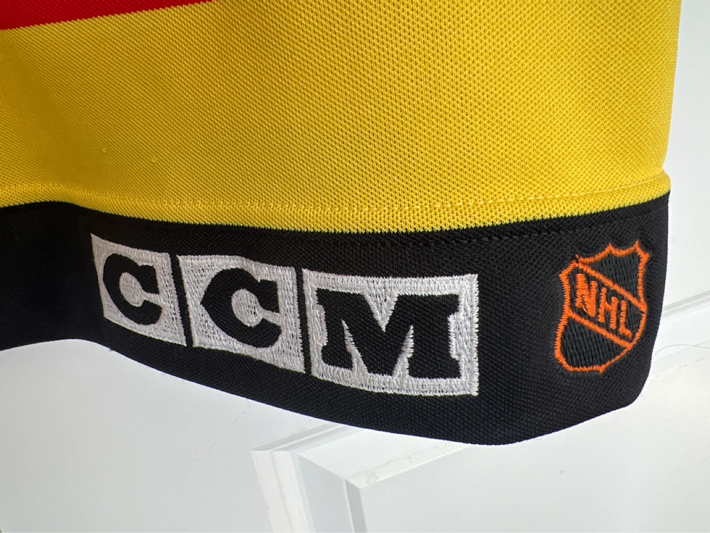 vintage CCM Vancouver Canucks Pavel Bure jersey - photo 5