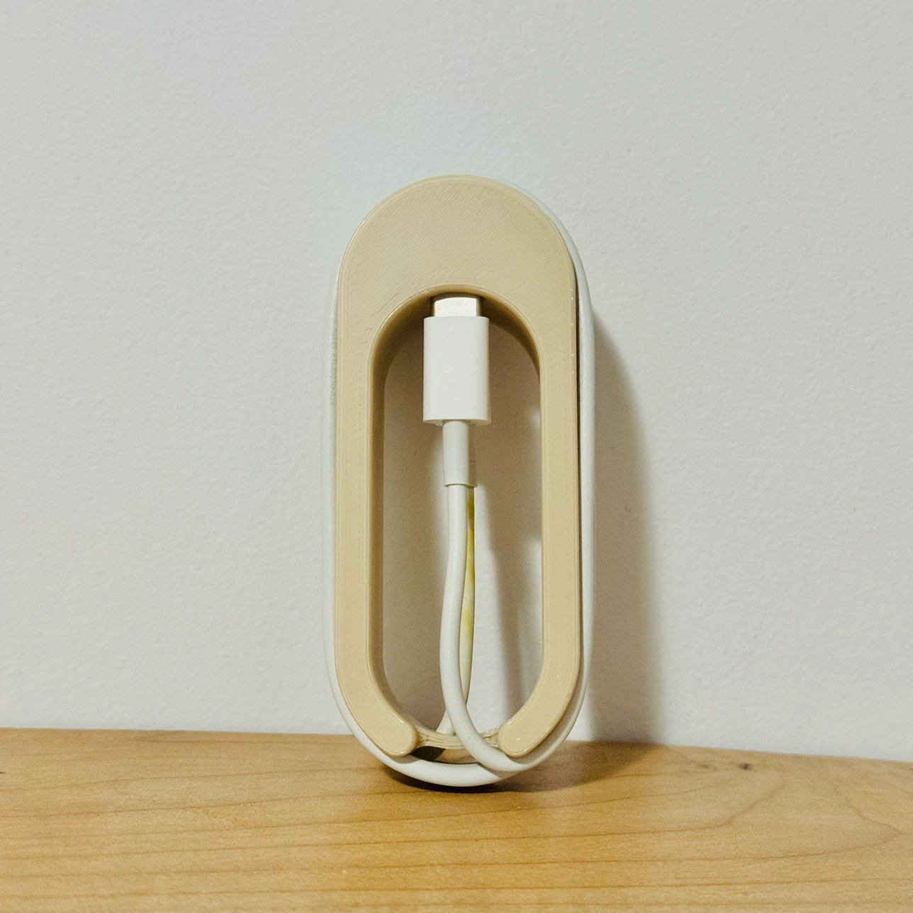 Lightning to USB-C Cable Organizer Holder ⚽️