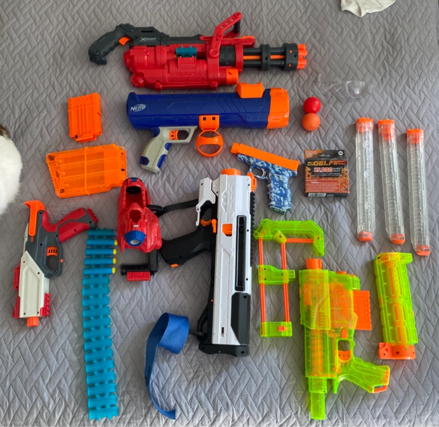 Toy guns / NERF guns
