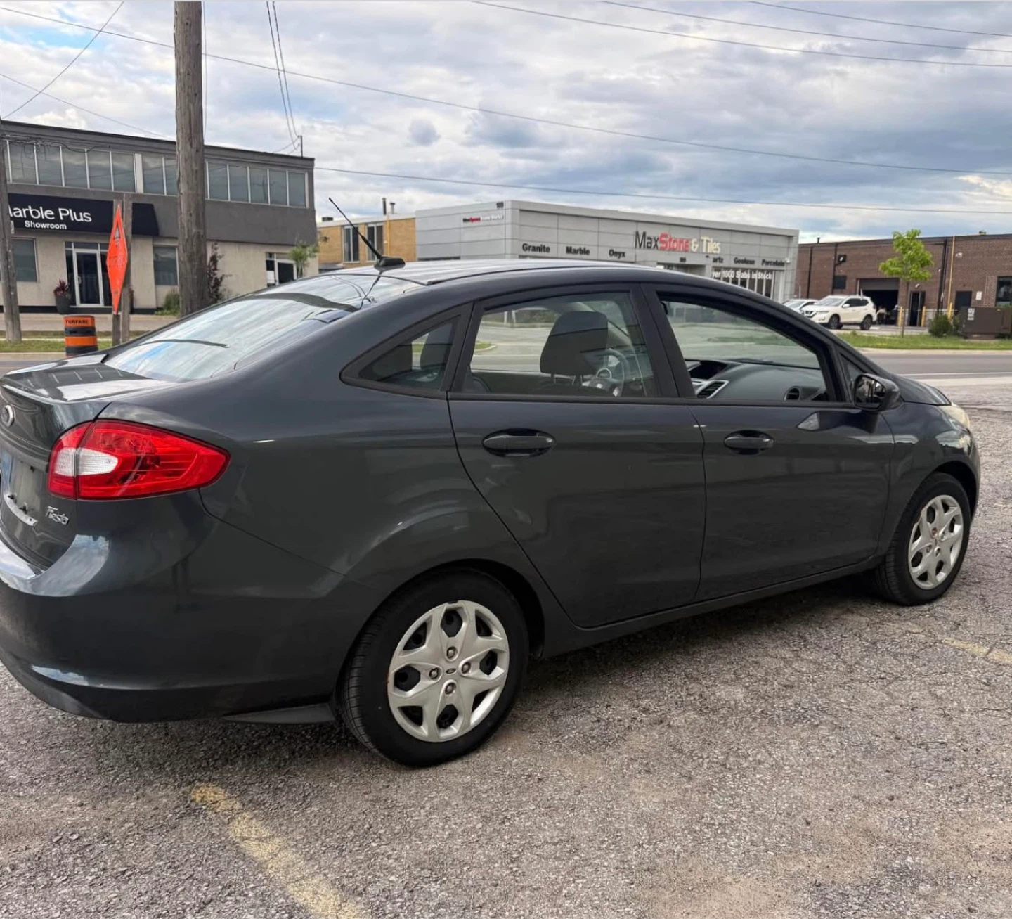 Dark Grey Ford Fiesta SE Sedan - photo 4