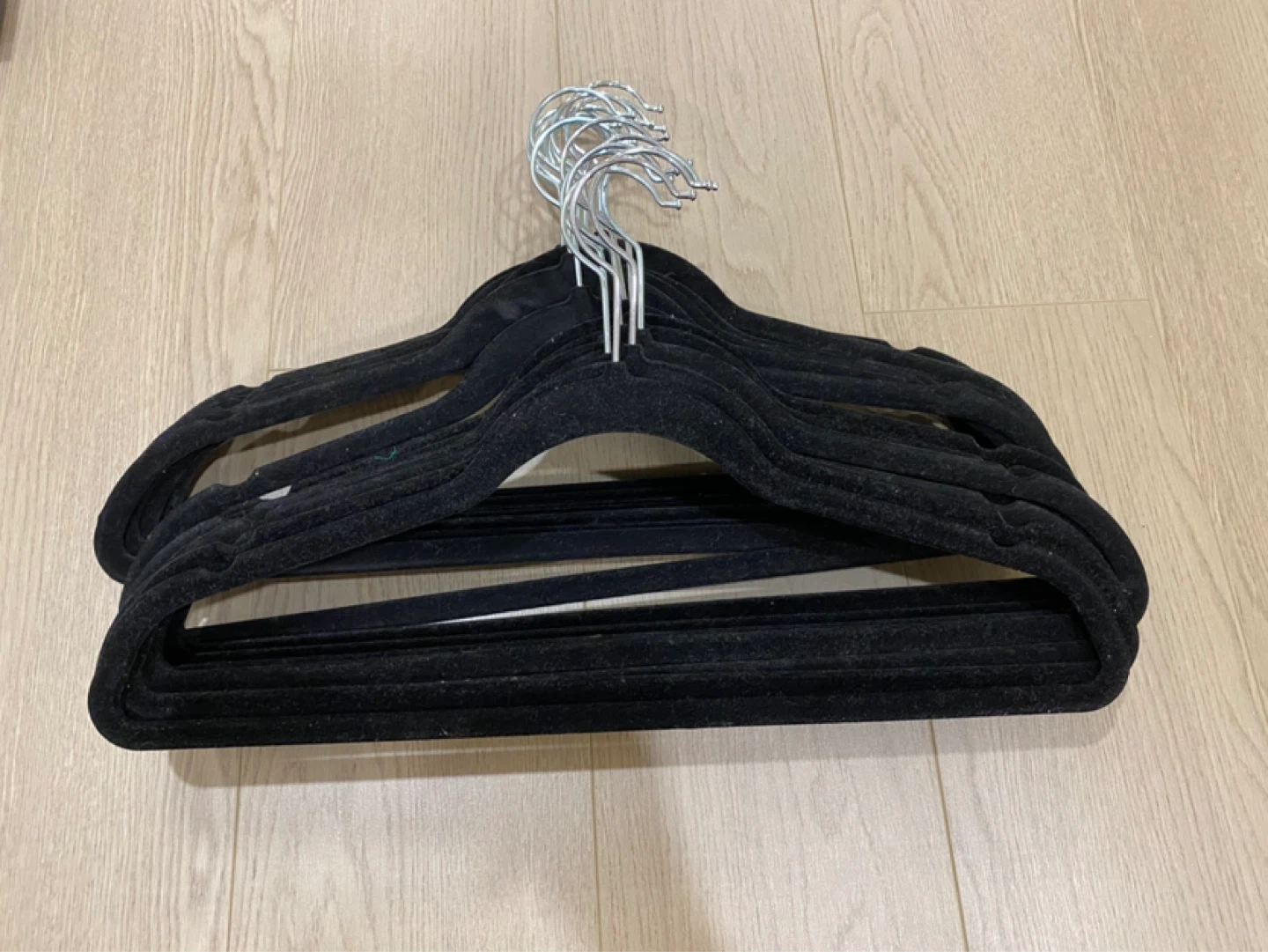 20 Black Velvet Non-Slip Clothes Hangers
