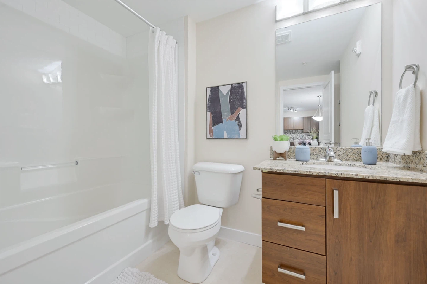 Spacious 2Bed 2Bath apartment for rent-Available for July 1st - photo 3