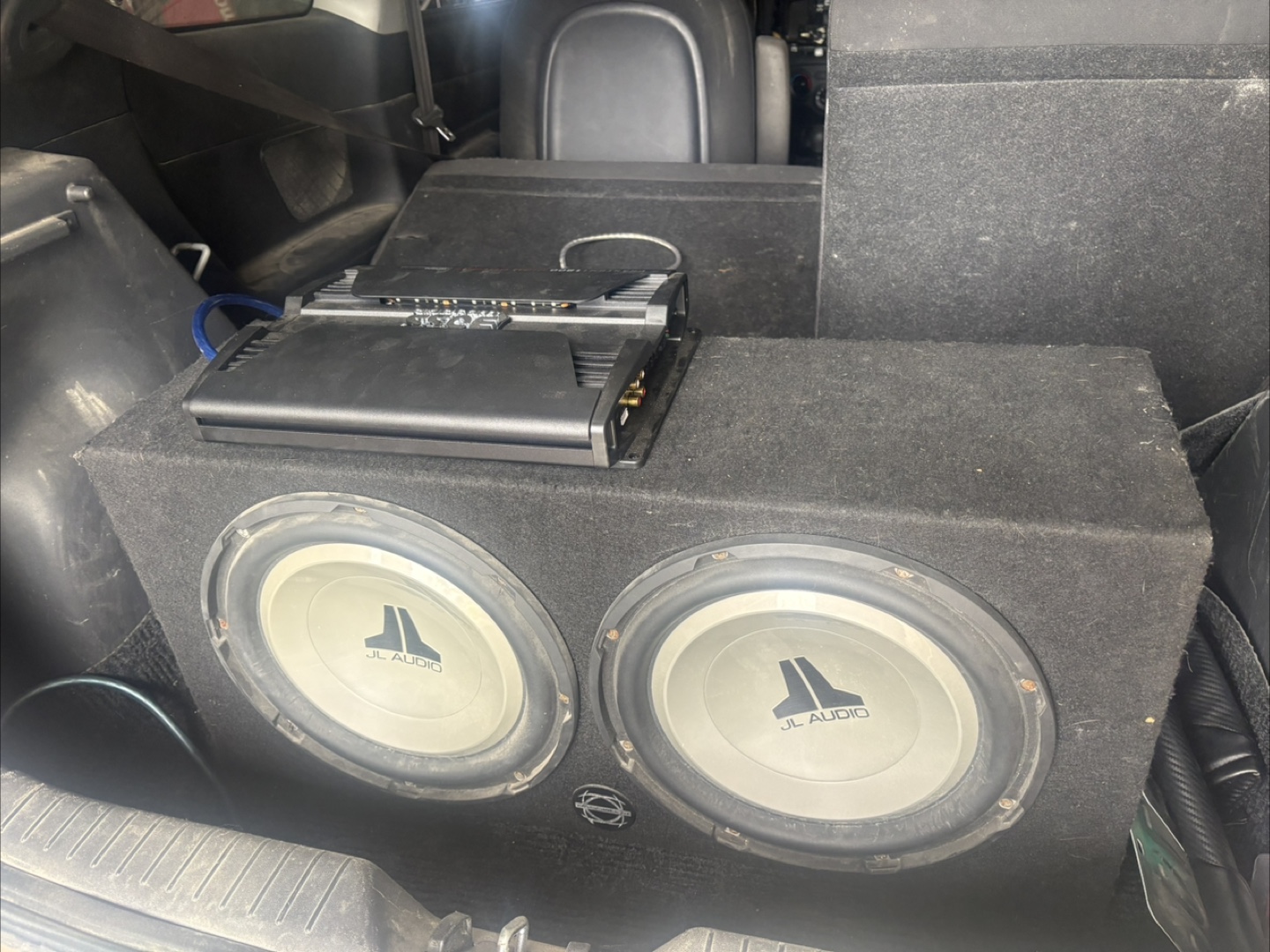 12 inch JL audio subs and amp