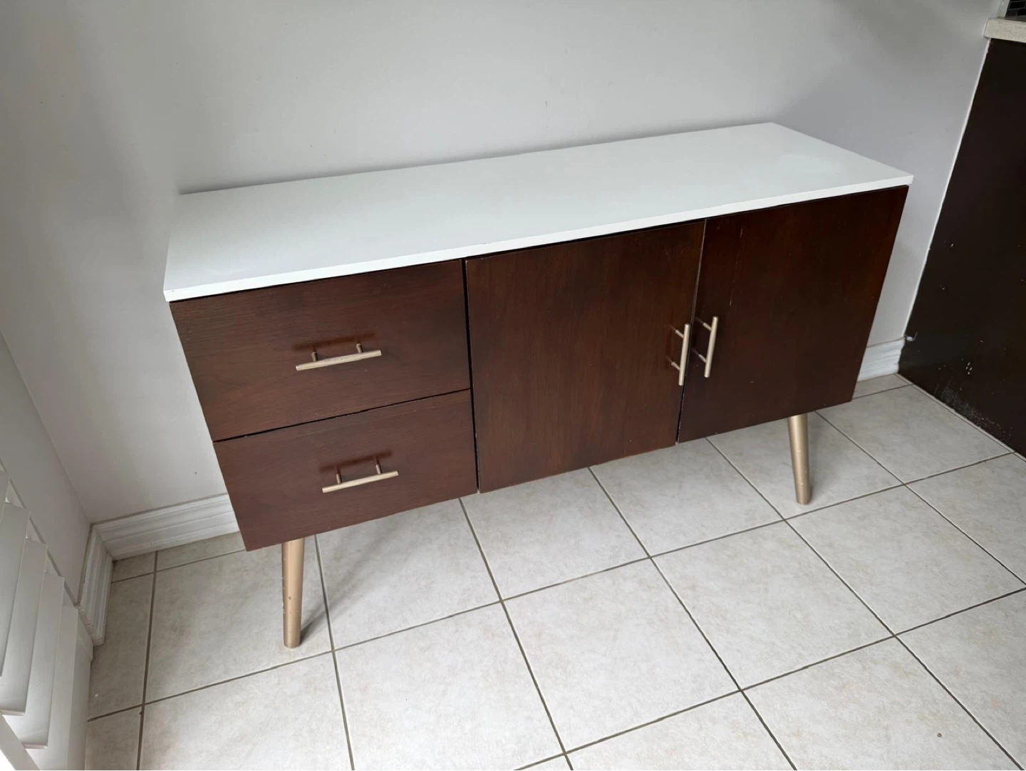 CONTENT SALE - Modern  cabinet with Drawers and Cabinets