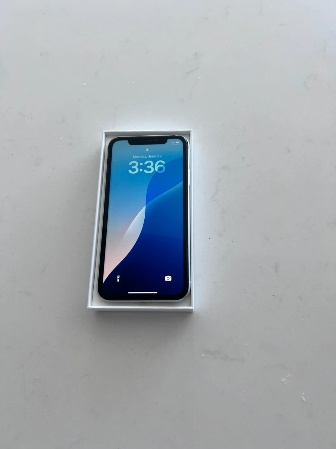 $165 UNUSED iPhone XR 64GB 95% Battery Health - photo 2