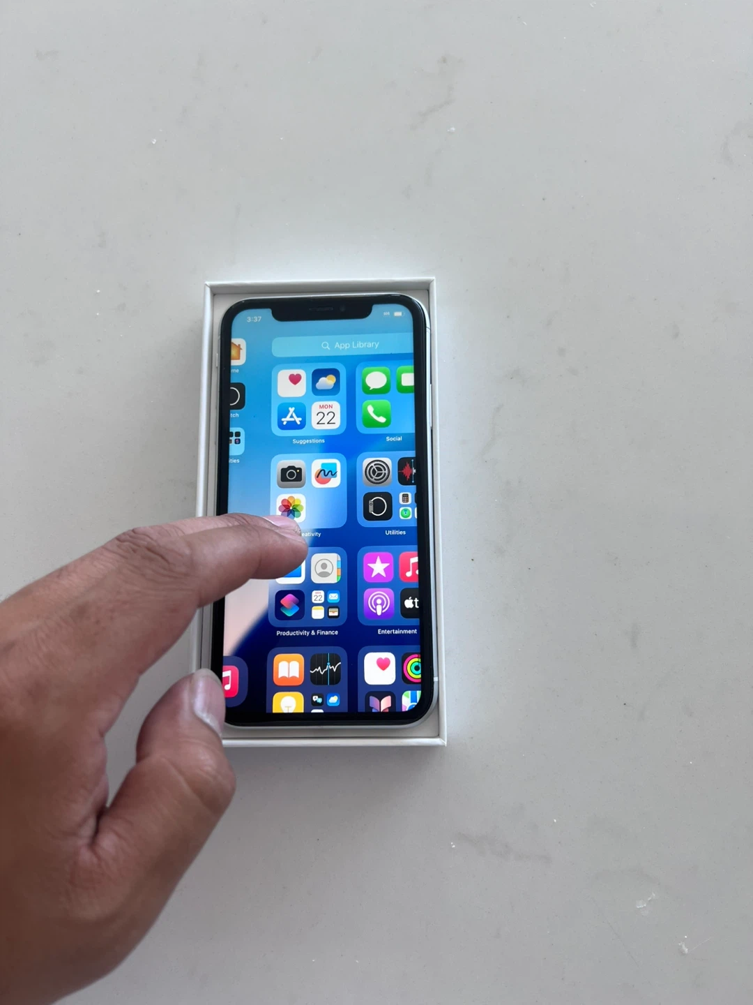$165 UNUSED iPhone XR 64GB 95% Battery Health - photo 3