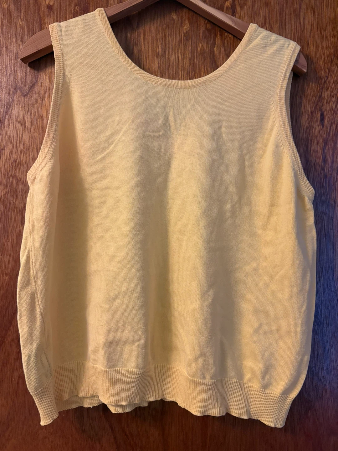 ⚽ Parkhurst Women's Yellow V-Neck Sleeveless Sweater Vest