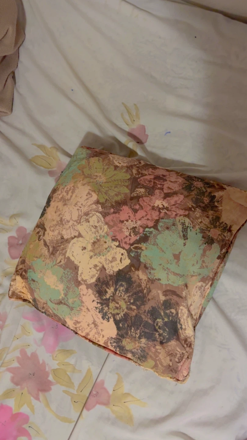 ⚽ Decorative Floral Print Throw Pillow