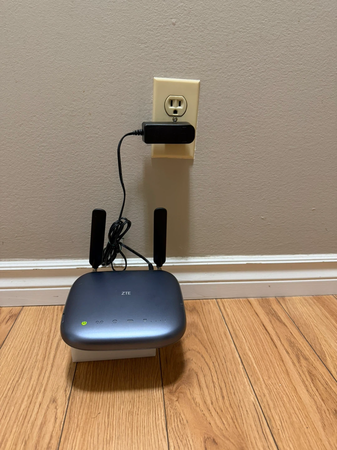 ZTE WF723 WIRELESS LAN ROUTER – BATTERY OR PLUG-IN POWER - photo 2