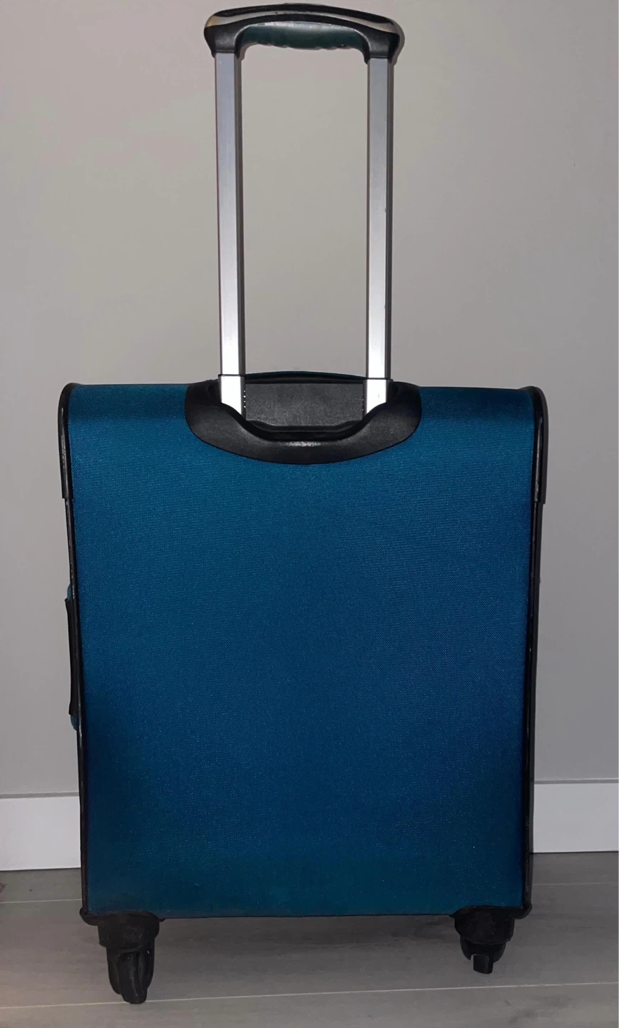 Ricardo 22” Spinner Carry-On Suitcase Lightweight & Travel Ready - photo 3