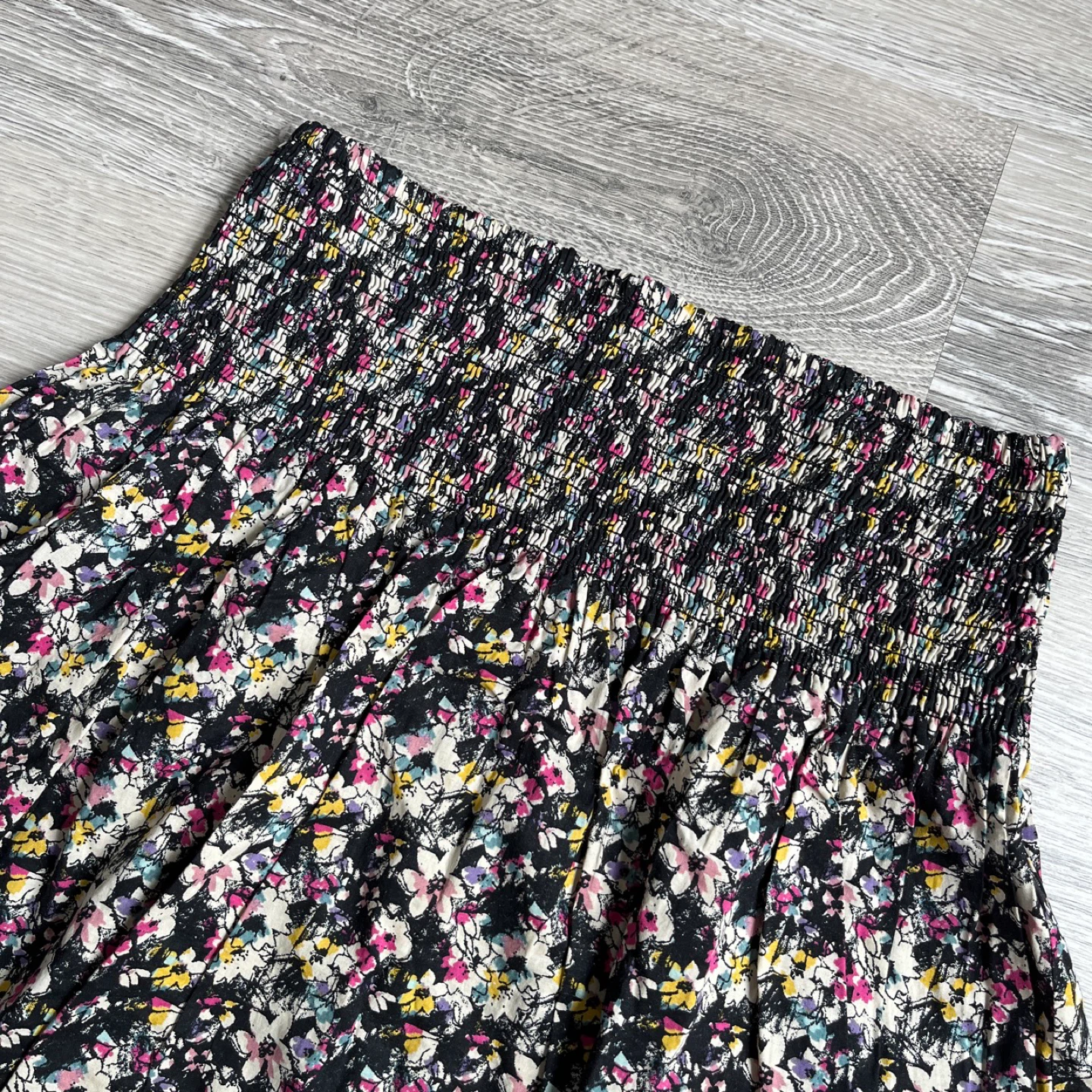 H&M Smocked Floral Mini Skirt, Size XS ⚽️ - photo 3