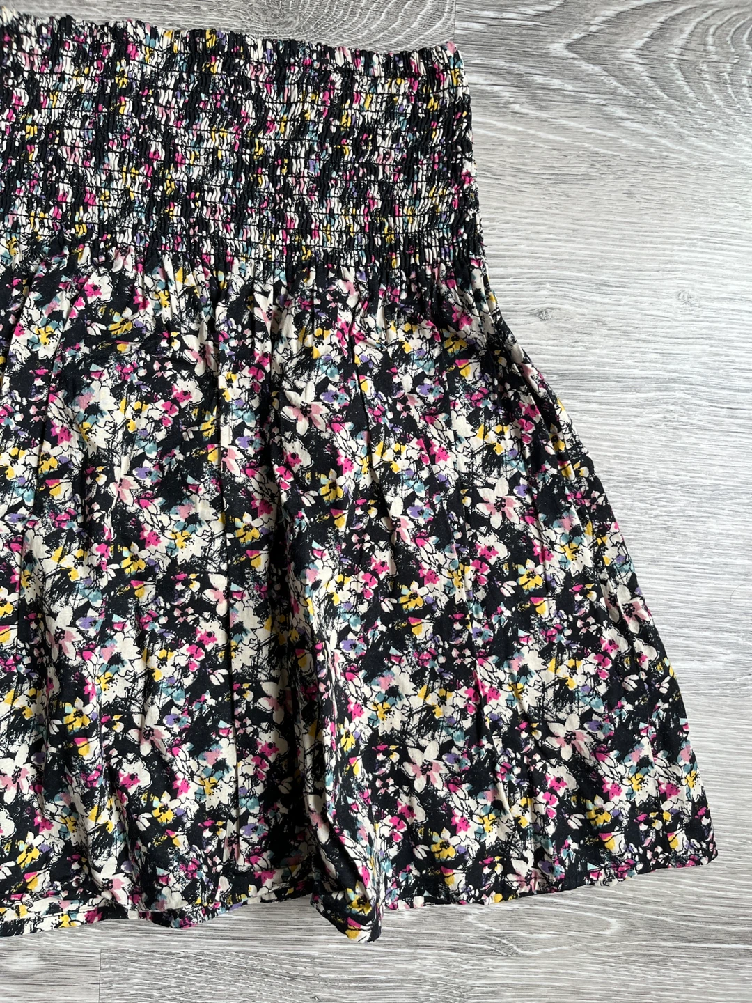 H&M Smocked Floral Mini Skirt, Size XS ⚽️ - photo 5