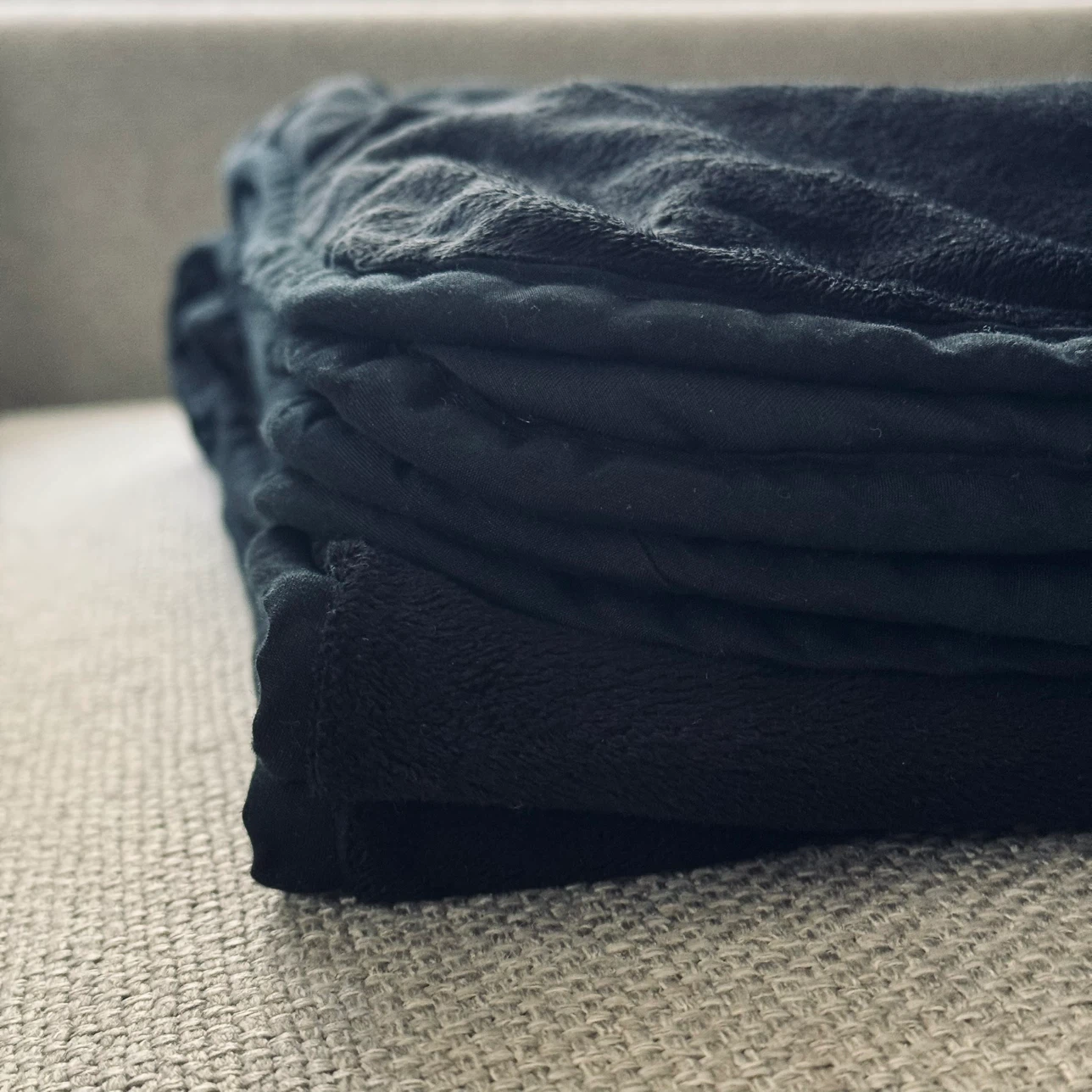 Black Velvety Throw Blanket that folds to a Pillow ⚽️ - photo 2