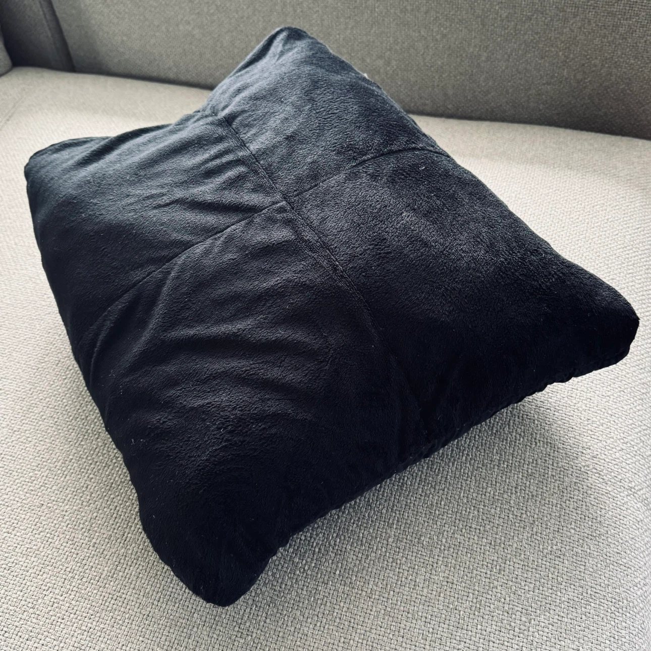Black Velvety Throw Blanket that folds to a Pillow ⚽️ - photo 3
