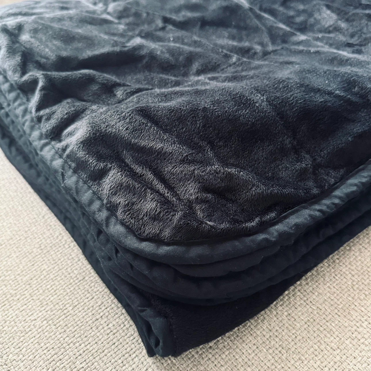 Black Velvety Throw Blanket that folds to a Pillow ⚽️ - photo 5