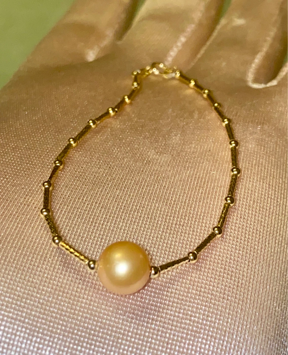 750  Gold Bracelet with South Sea  Pearl