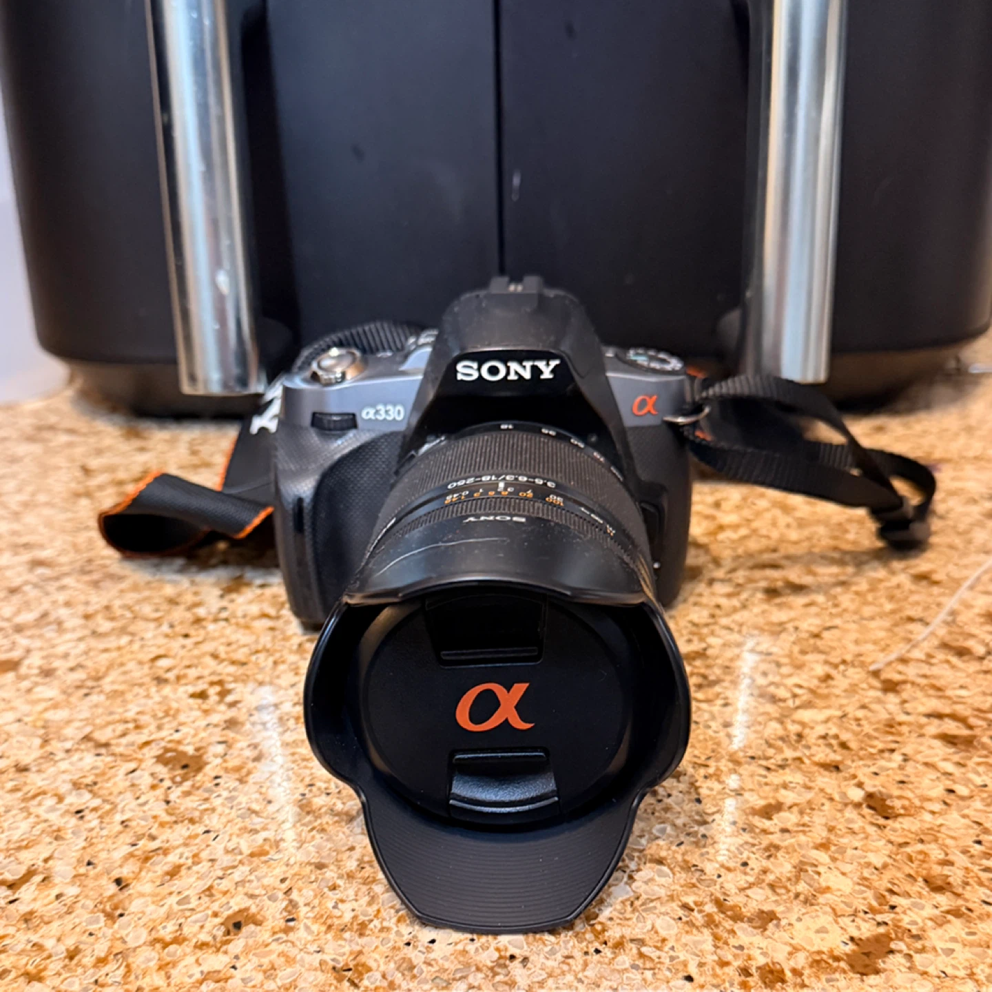 Sony A330 DSLR W/ Sony 3.6-6.3/18-250mm optical zoom lens