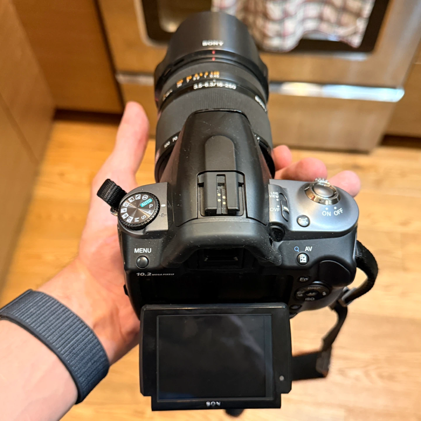 Sony A330 DSLR W/ Sony 3.6-6.3/18-250mm optical zoom lens - photo 4