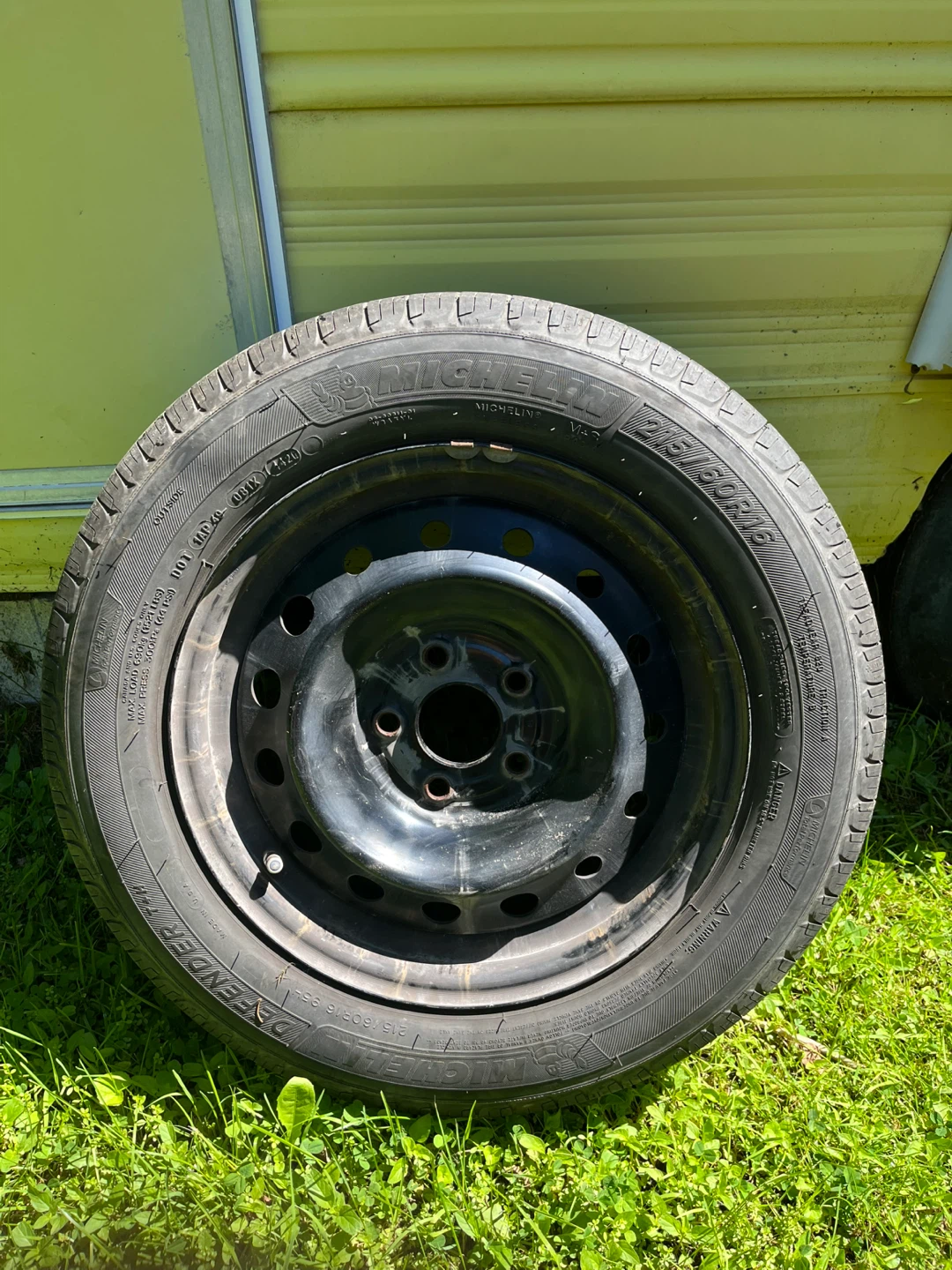 Michelin Defender 215/50R17 Tire
