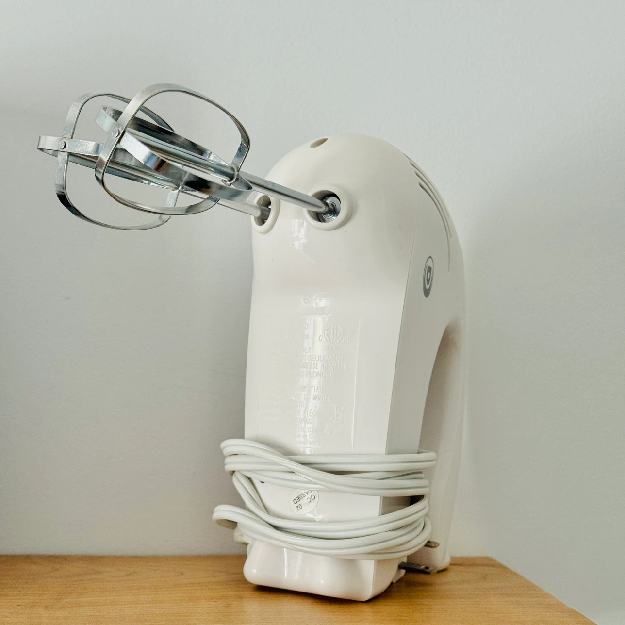 Electric Hand Mixer with removable beaters ⚽️