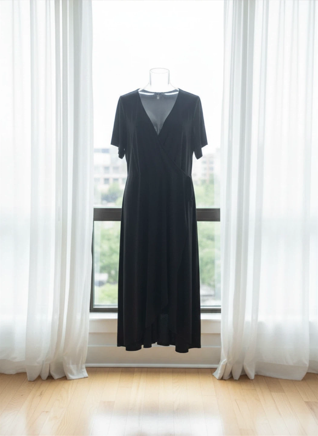 Nicole Miller black wrap dress size 1x ⚽️