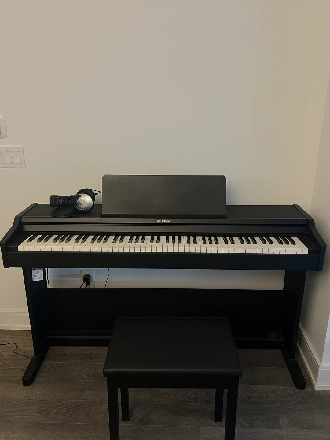 Roland RP107 Digital Piano with Bench and Headphones