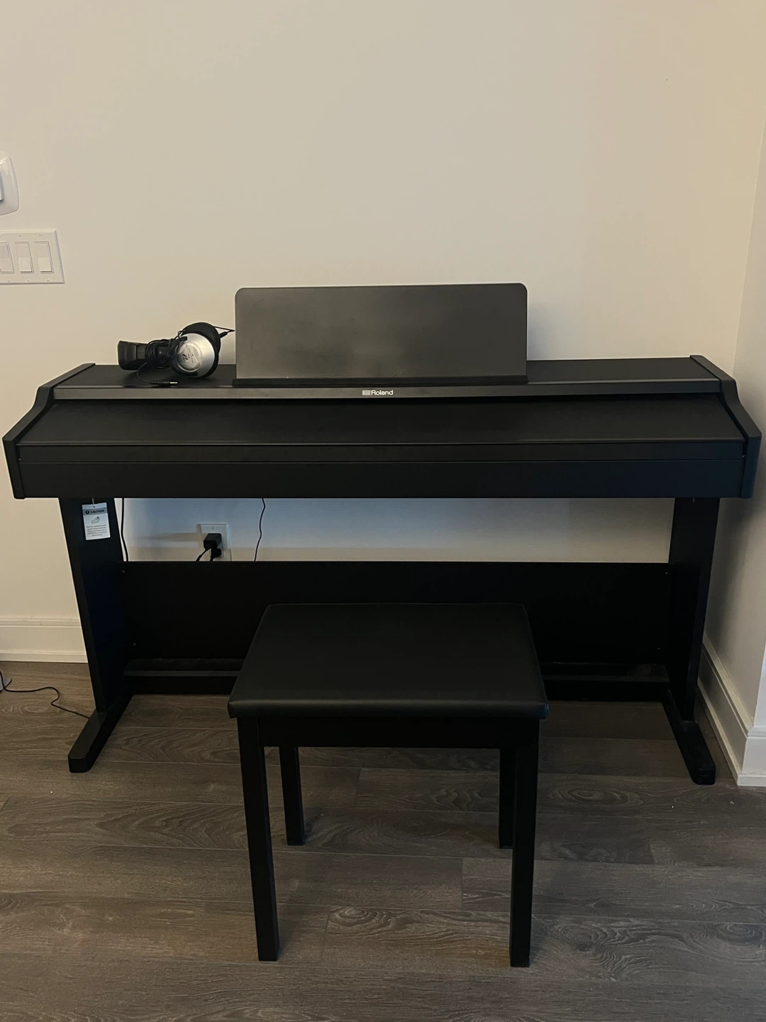 Roland RP107 Digital Piano with Bench and Headphones - photo 2